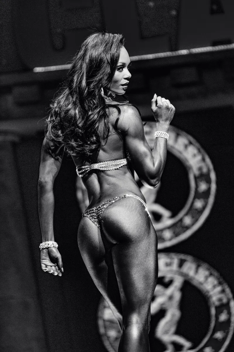 Janet Layug - Arnold Classic 2015 (B&W)